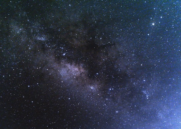 A stack of 20 exposures of milky way